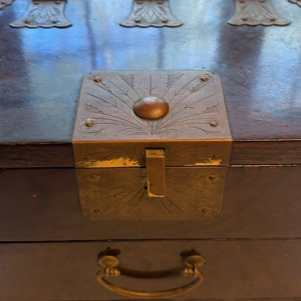 Asian Folding Vanity Mirror Box - Picture 5 of 11